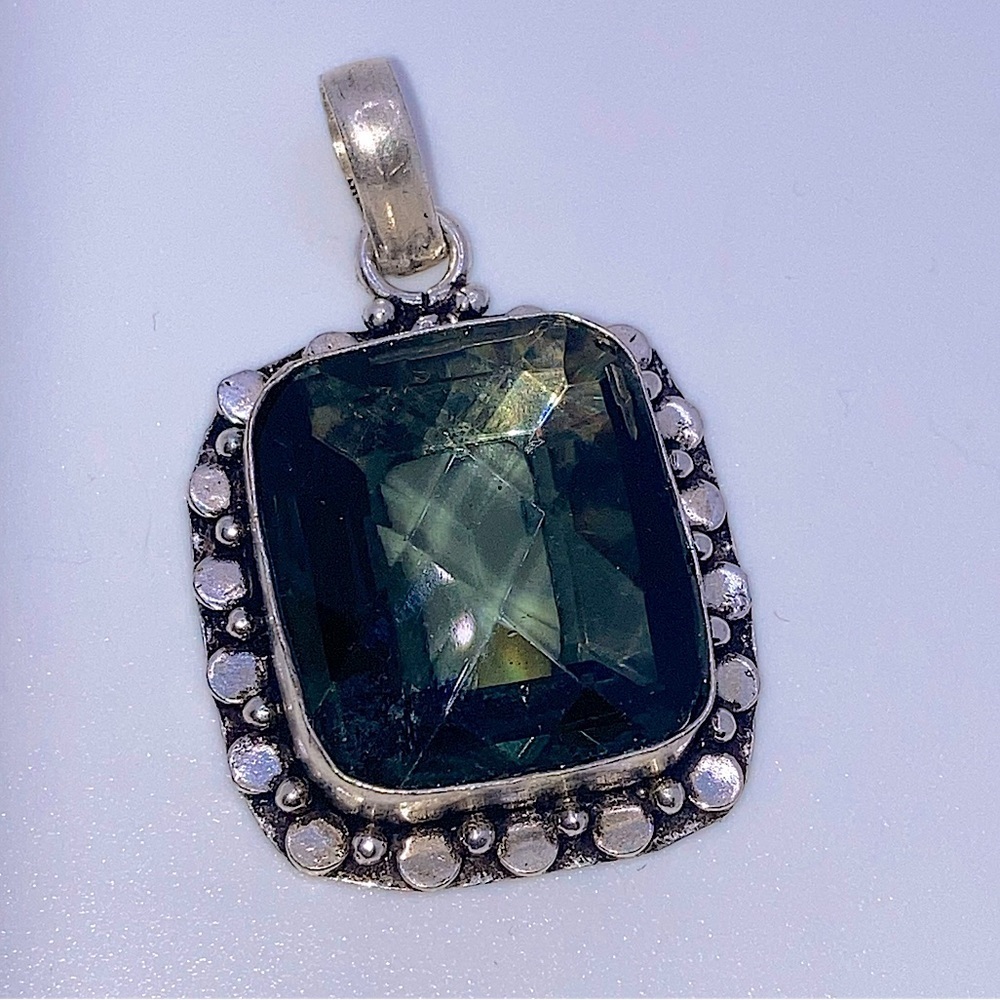 Vtg Green Facet Cut Facetted Glass Pendant Silver Tone Metal 1.8”